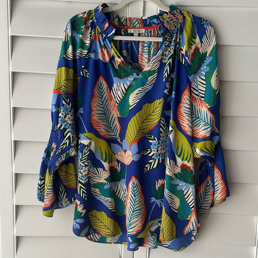 JADE by Melody Tam Women’s Blue Tropical Print V-Neck Blouse cinched sleeves